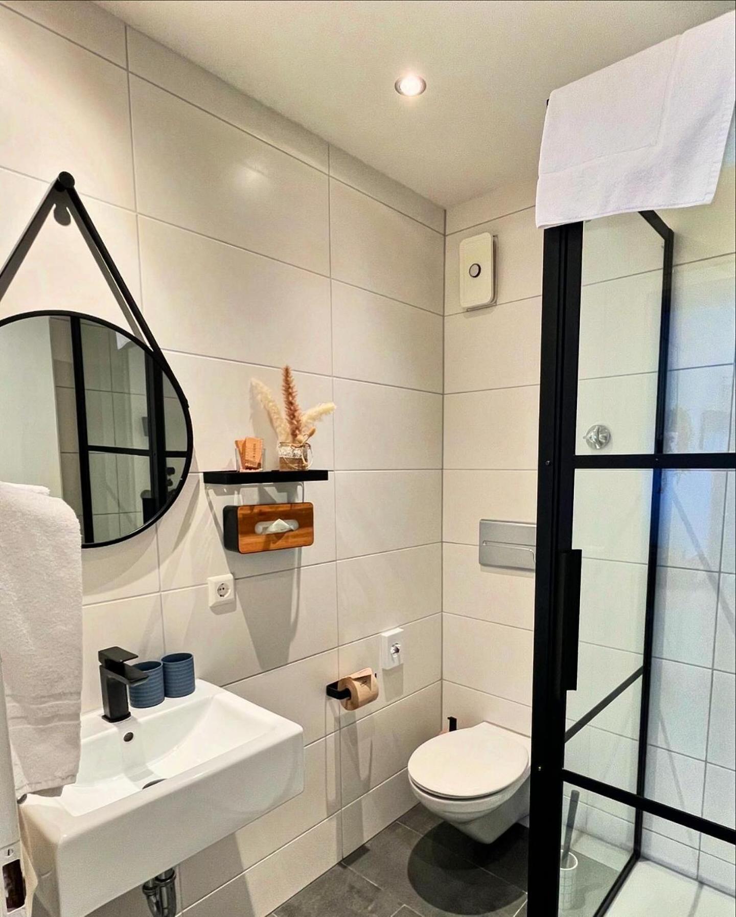 פרייבורג Kreuzblume Hotel & Weinstube מראה חיצוני תמונה