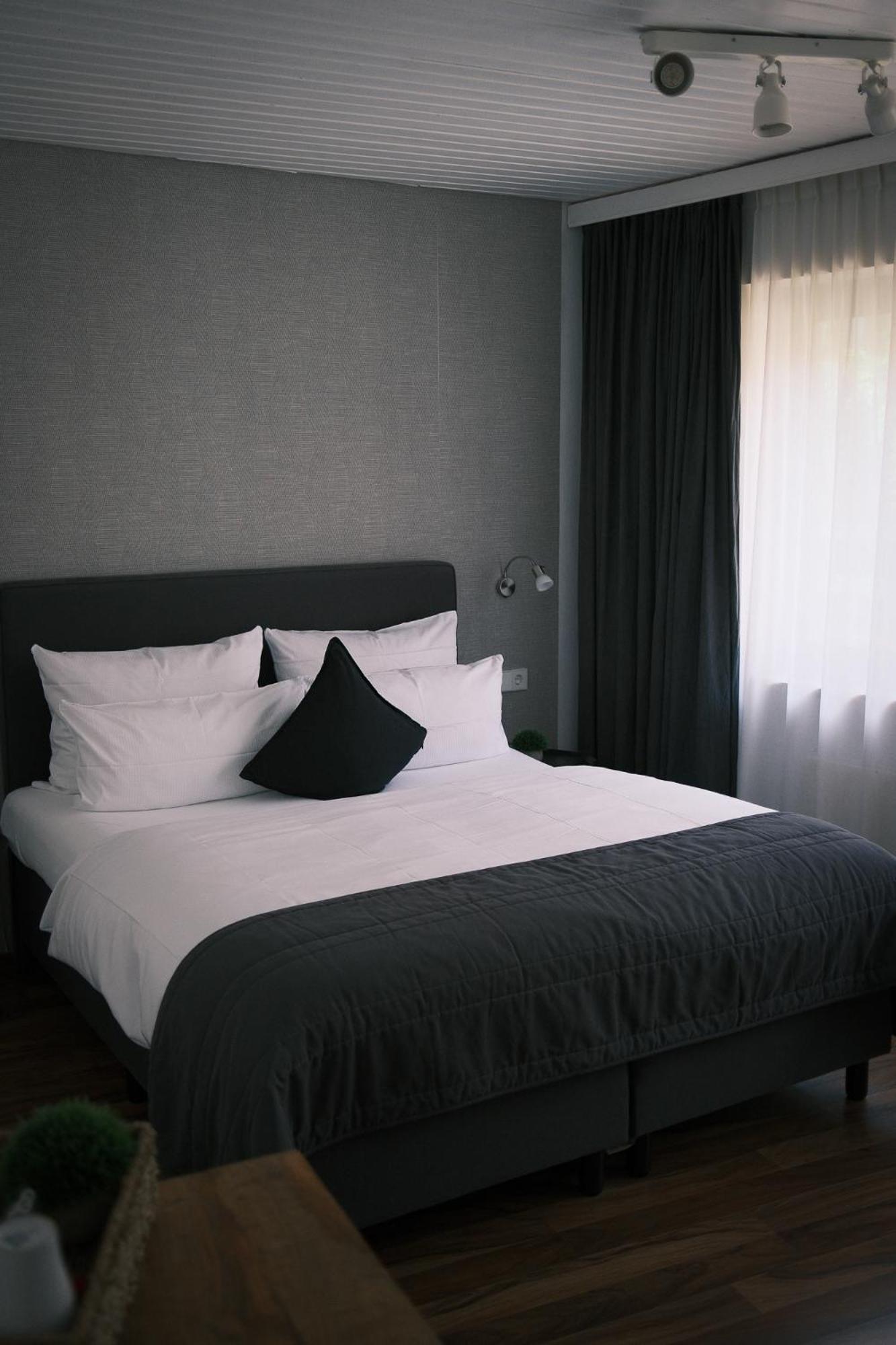 פרייבורג Kreuzblume Hotel & Weinstube מראה חיצוני תמונה