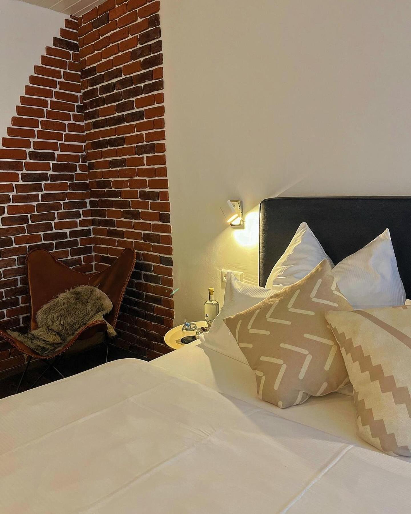 פרייבורג Kreuzblume Hotel & Weinstube מראה חיצוני תמונה